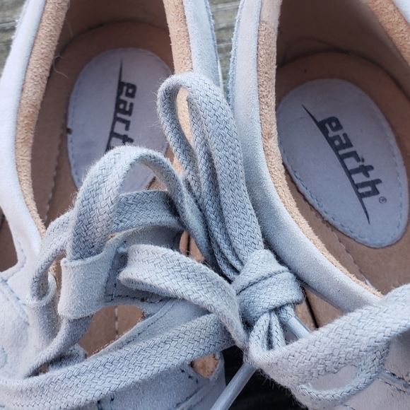 💕Earth Perforated Sneakers - Picture 4 of 5